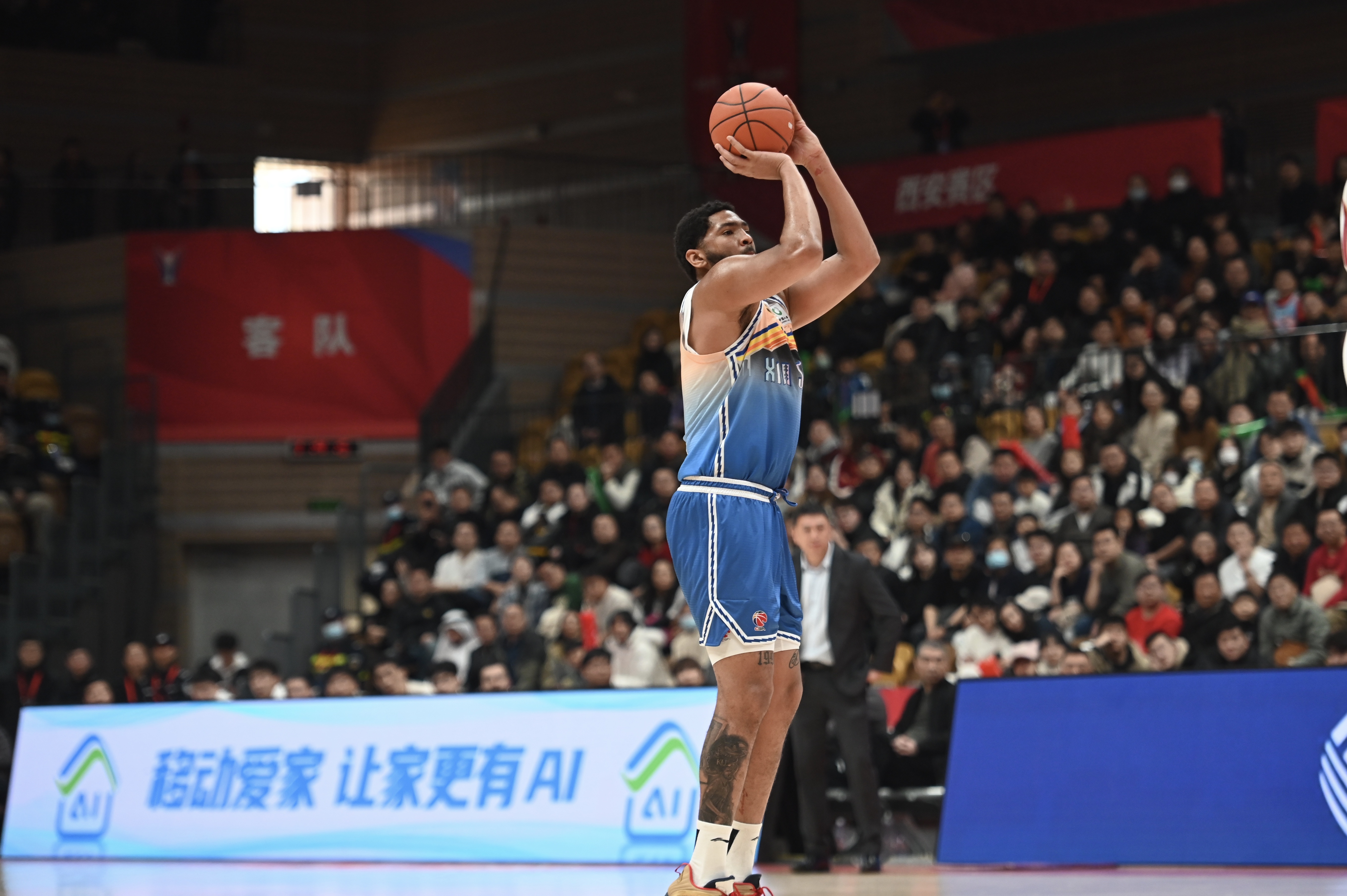 记者：新疆队将向CBA公司上报劳森的优先续约权
