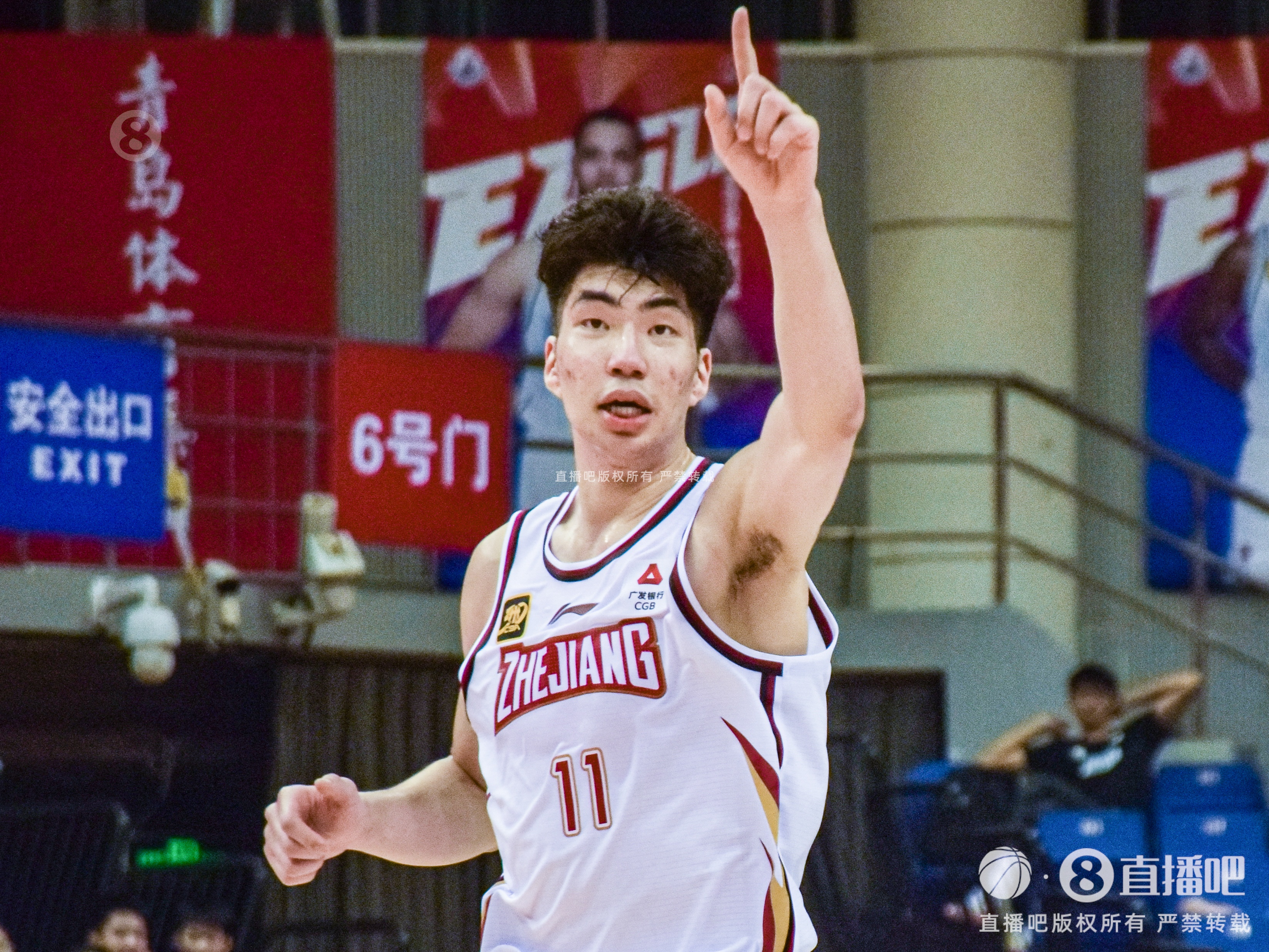 余嘉豪：非常感恩我能拥有浙江队这么好的平台 告别总是非常艰难